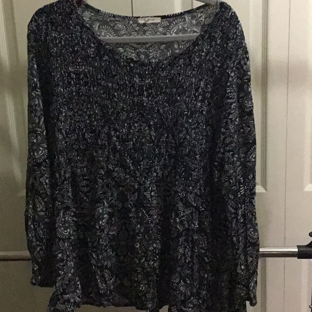 Women's Black and White Patterned Top